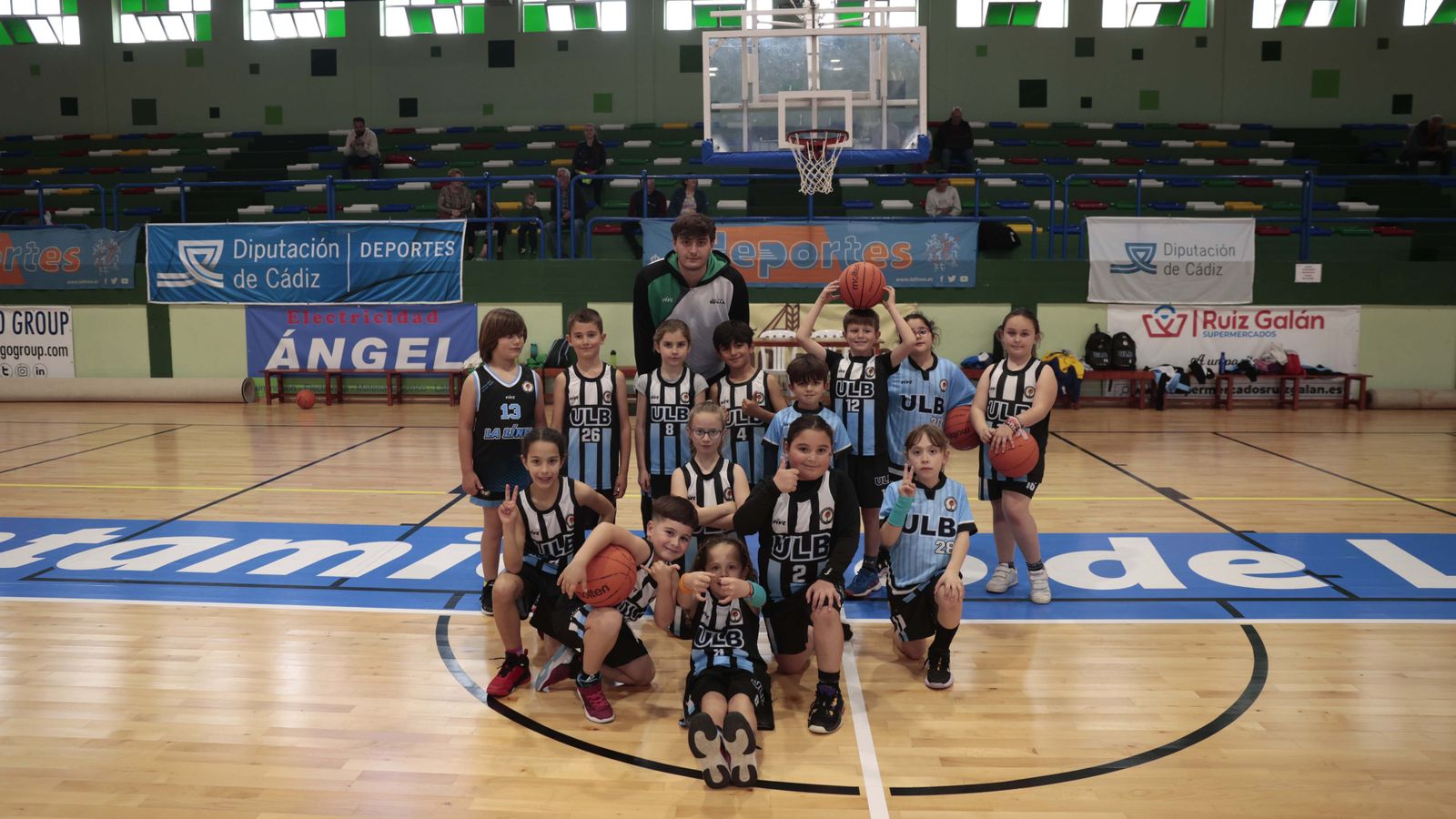 Las fotos de la primera jornada del torneo Semana Santa de baloncesto de la Línea