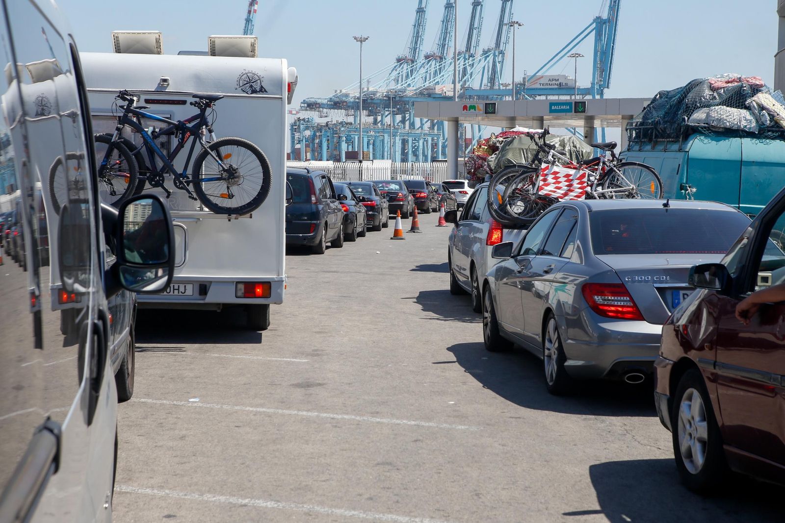 El intenso sábado en la Operación Paso del Estrecho en Algeciras, en imágenes