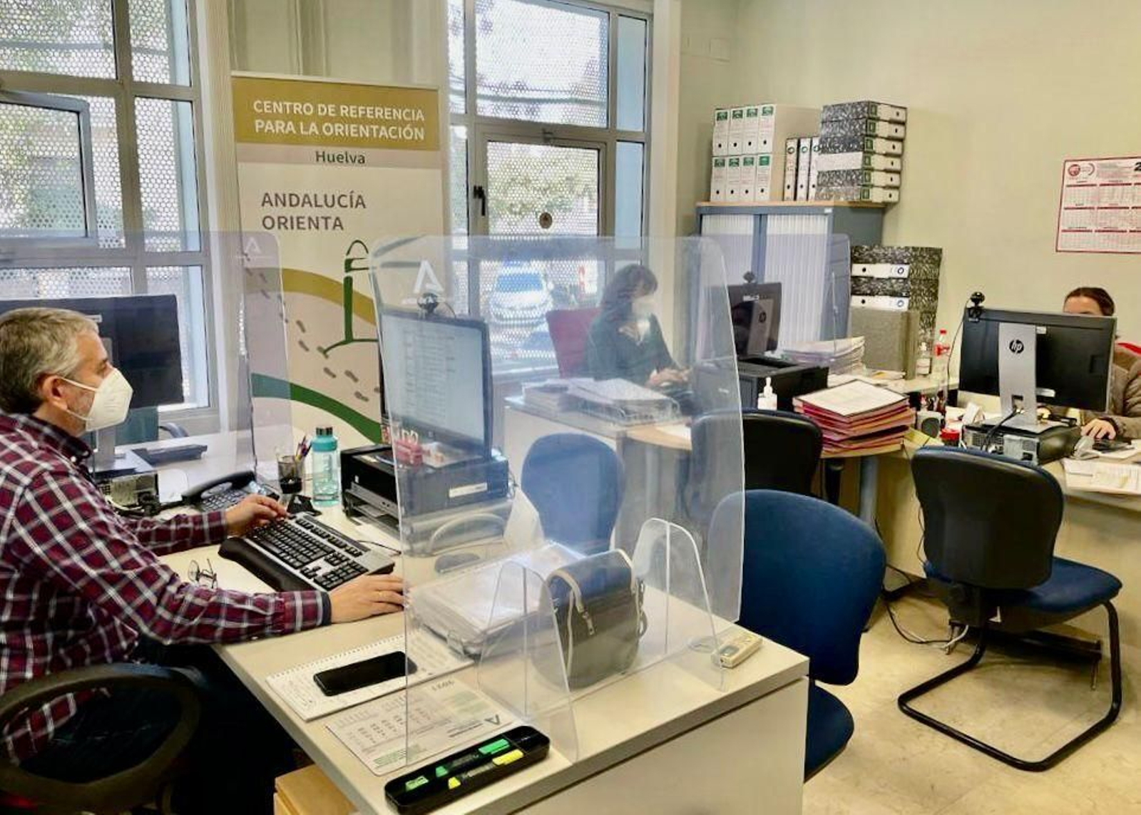 Andalucía Orienta trabaja para en favor de la inserción laboral. Andalucía Orienta trabaja para en favor de la inserción laboral.