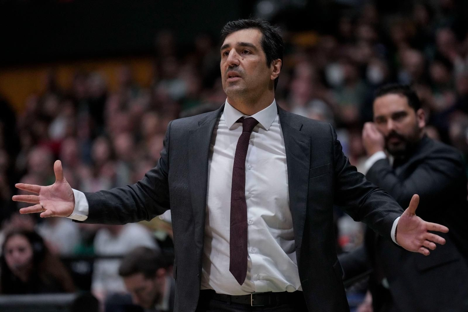 Pablo Pin no salió muy contento con la actuación arbitral en Badalona.