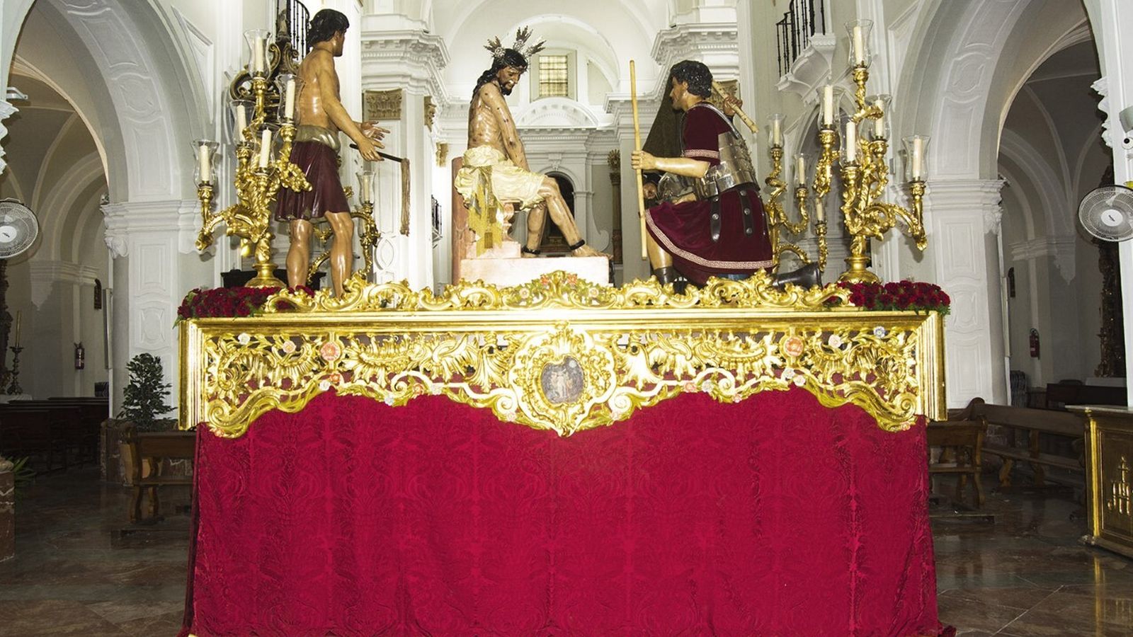 Paso del Cristo de la Cadenas con el misterio antiguo que tenía y con el que procesionó durante el siglo pasado.