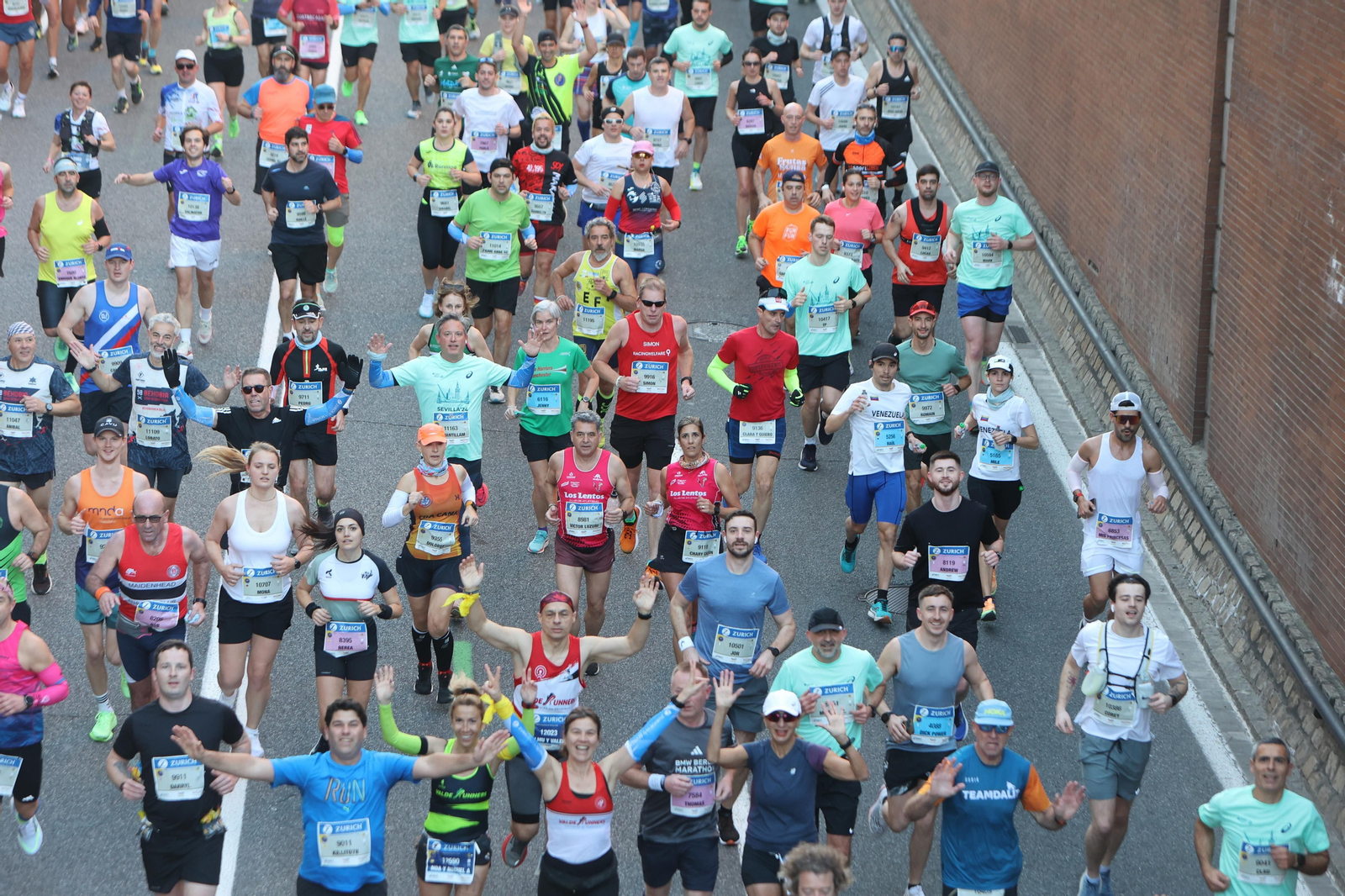 Búscate en la Zurich maratón de Sevilla