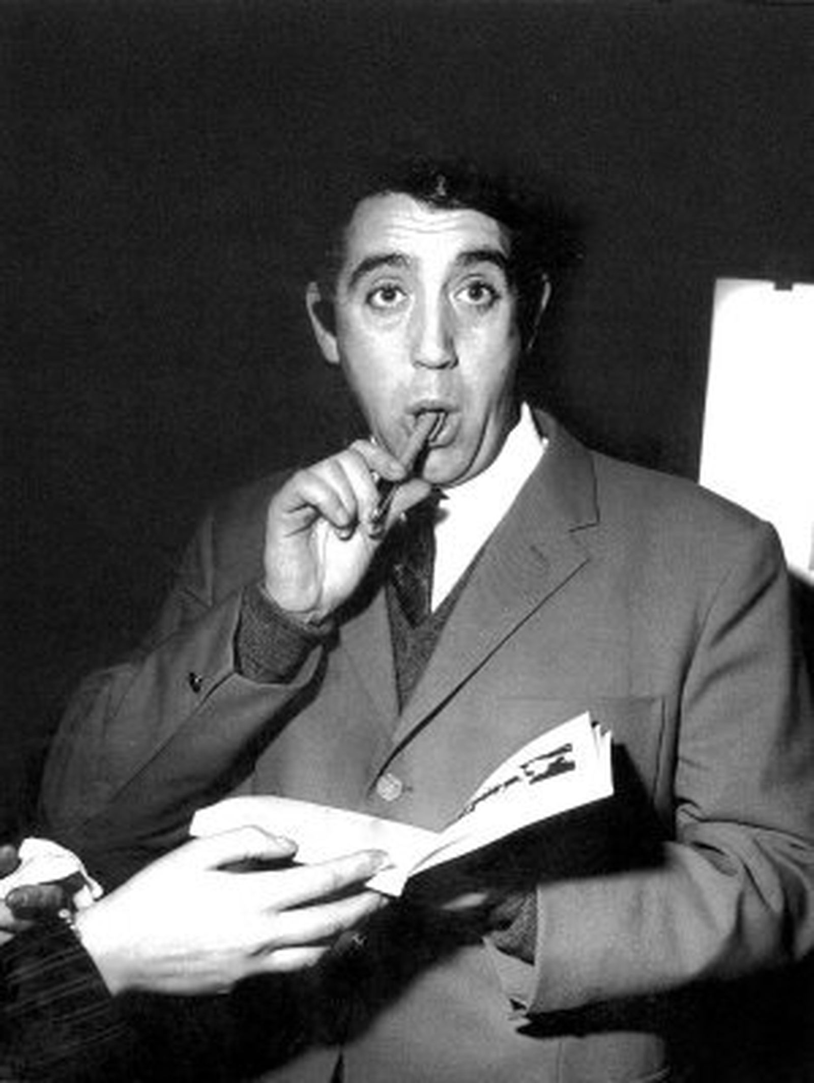 José María González Castrillo, conocido por el seudónimo de "Chumy Chúmez", fue un humorista gráfico, escritor y director de cine español.