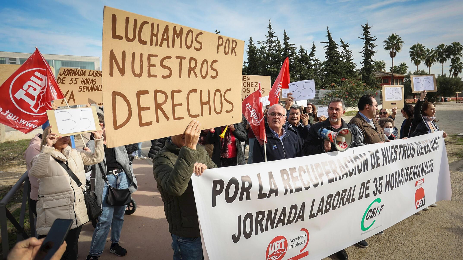 Concentración de los trabajadores del Asilo San José.