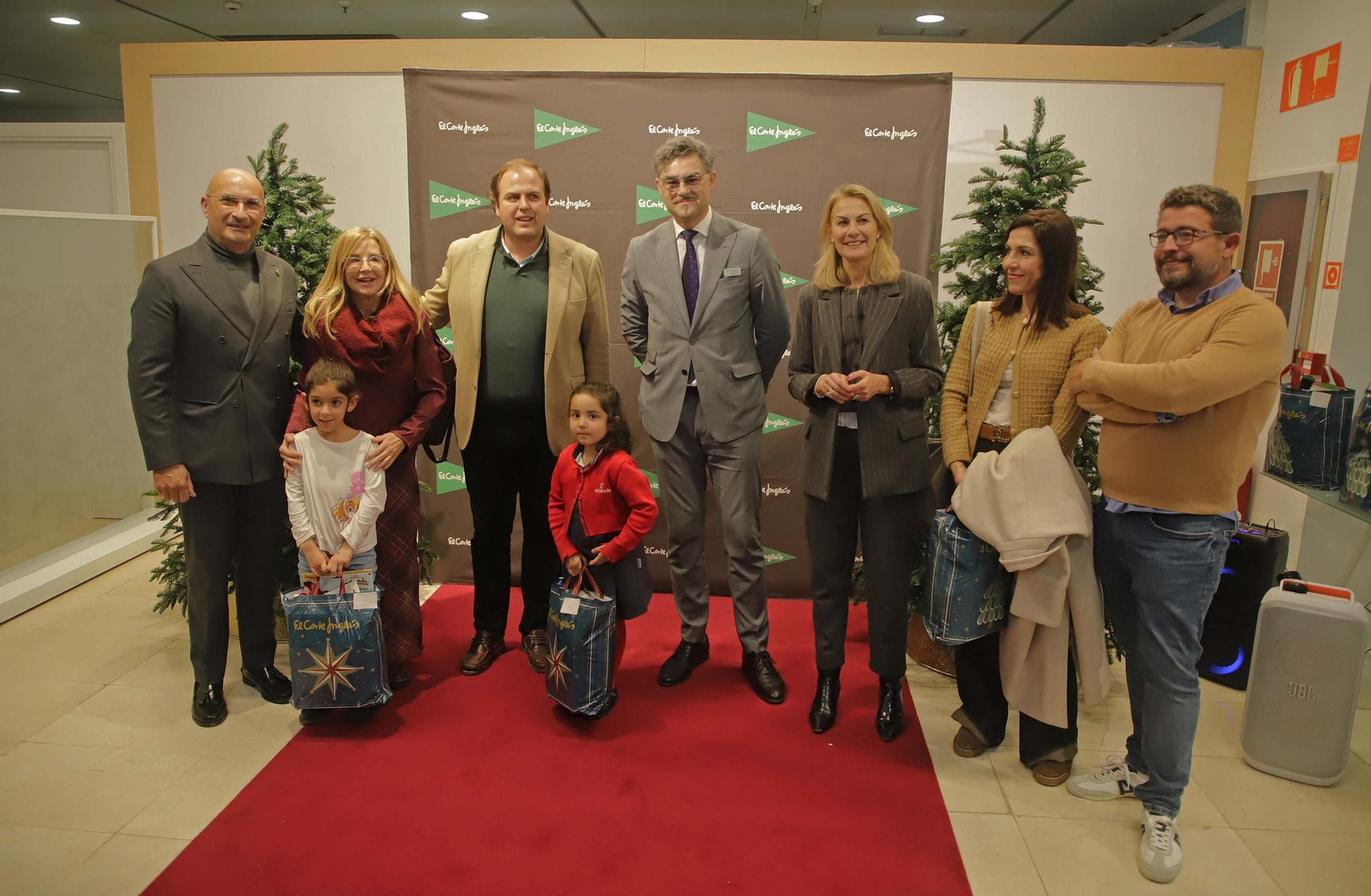 Fotos de la entrega de los premios Pinta y dibuja la Navidad en El Corte Inglés de Algeciras