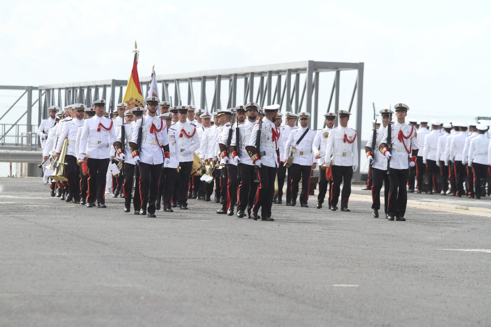 Entrega de la bandera de combate a la fragata Cristobal Colón