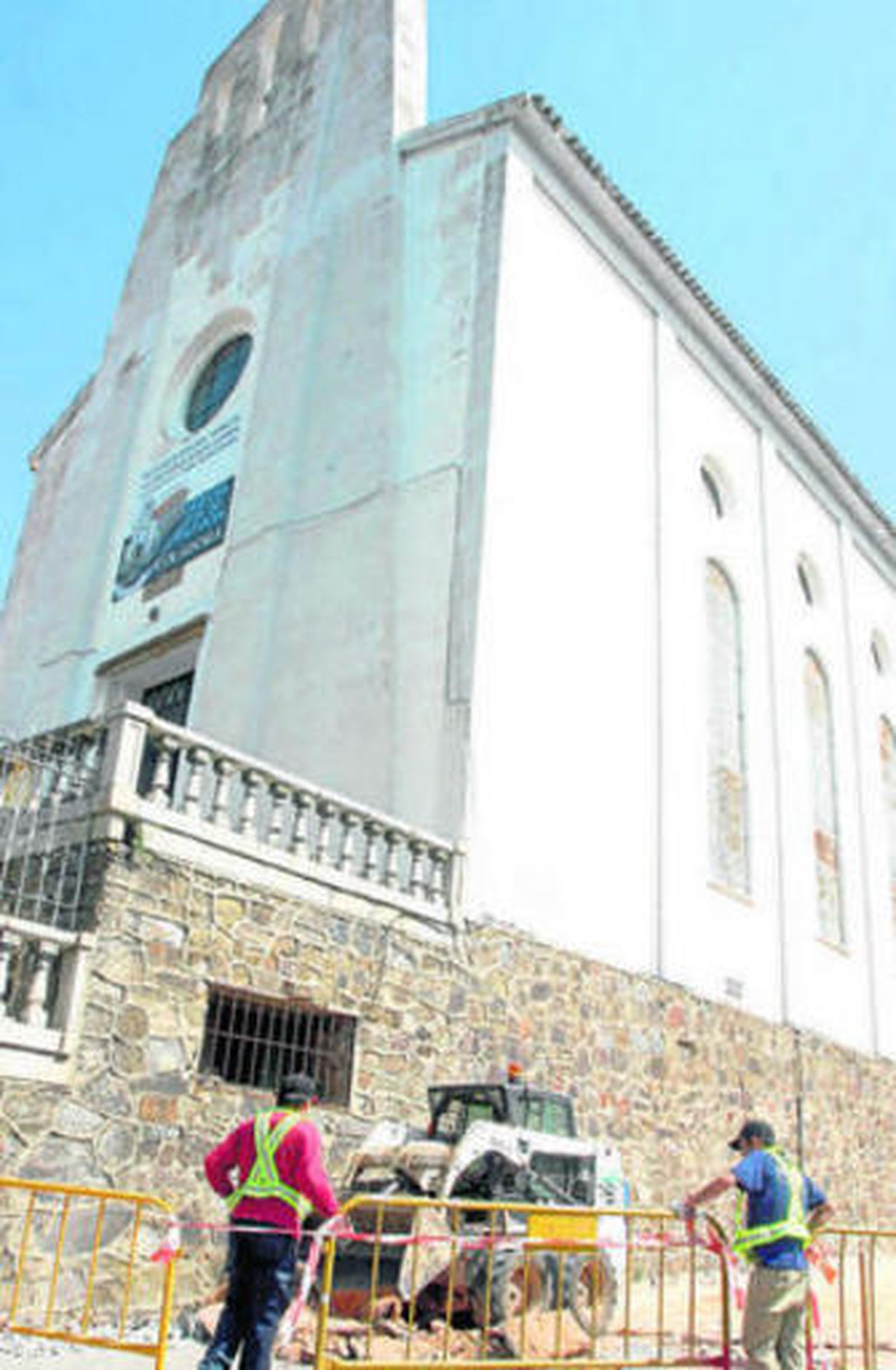 Los trabajos se realizaban ayer junto al templo del Patrón.
