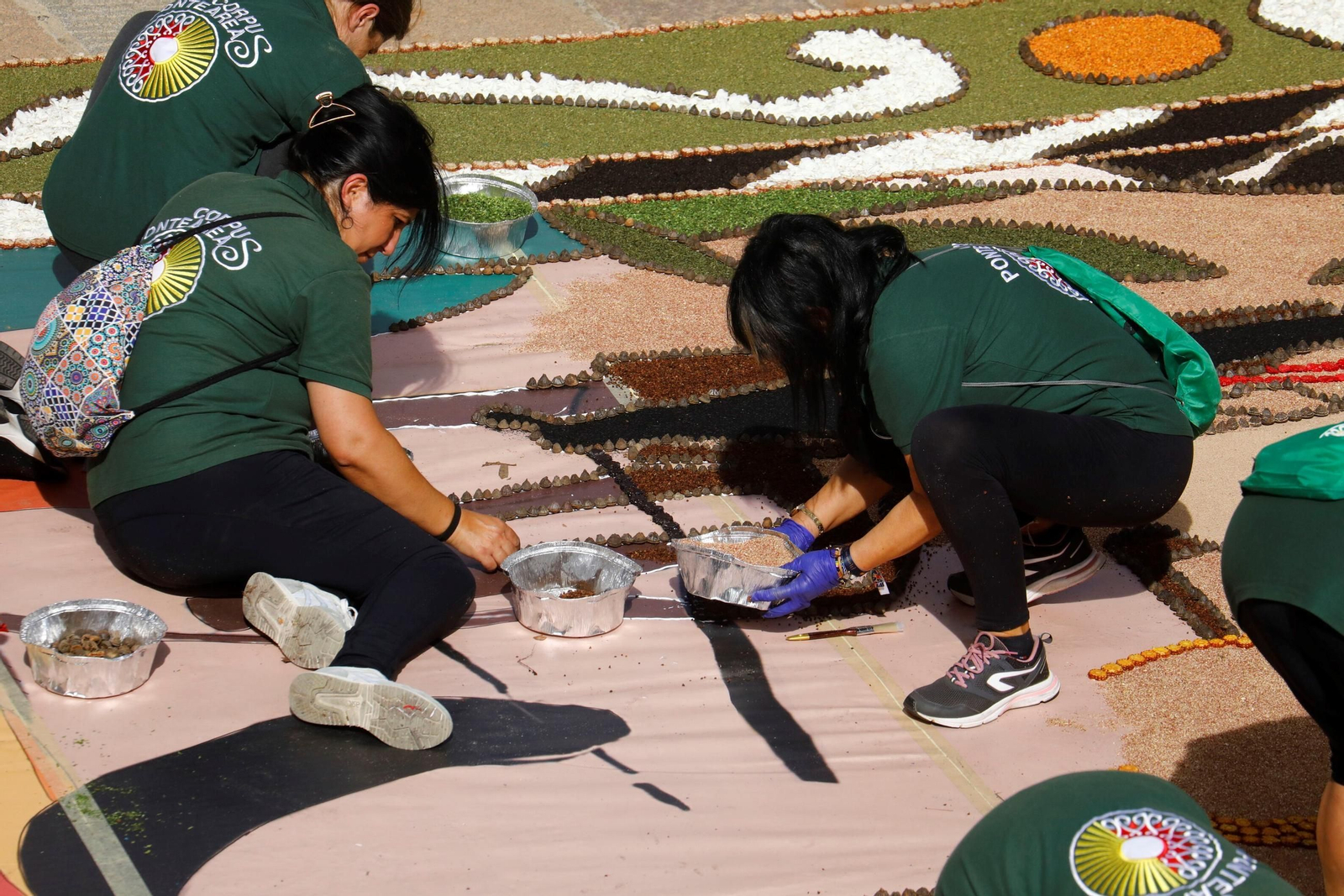 Las imágenes de la espectacular alfombra floral inspirada en Romero de Torres