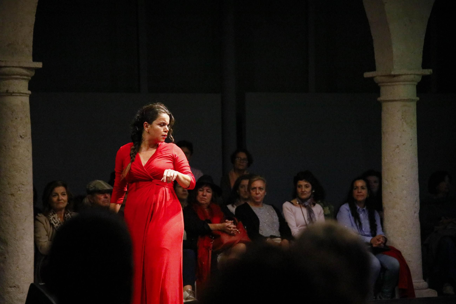 El Centro Andaluz de la Fotografía de Almería presenta el calendario 2025 con la actuación de la bailaora María Moreno, en imágenes