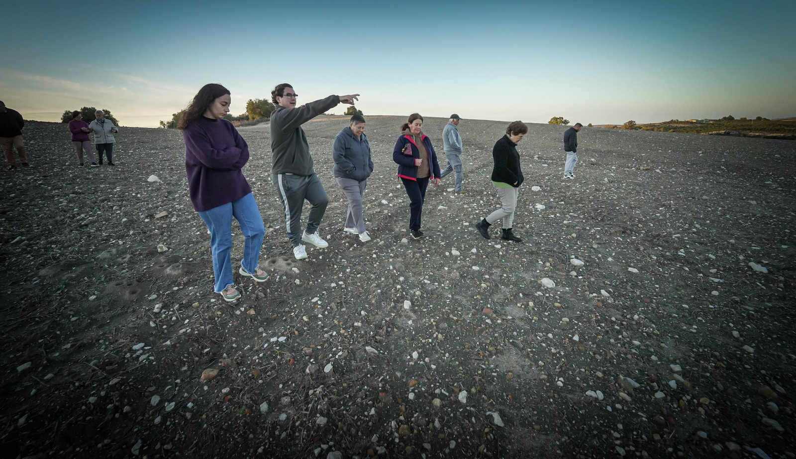 Imágenes de los vecinos de Mesas de Asta en los terrenos de Asta Regia
