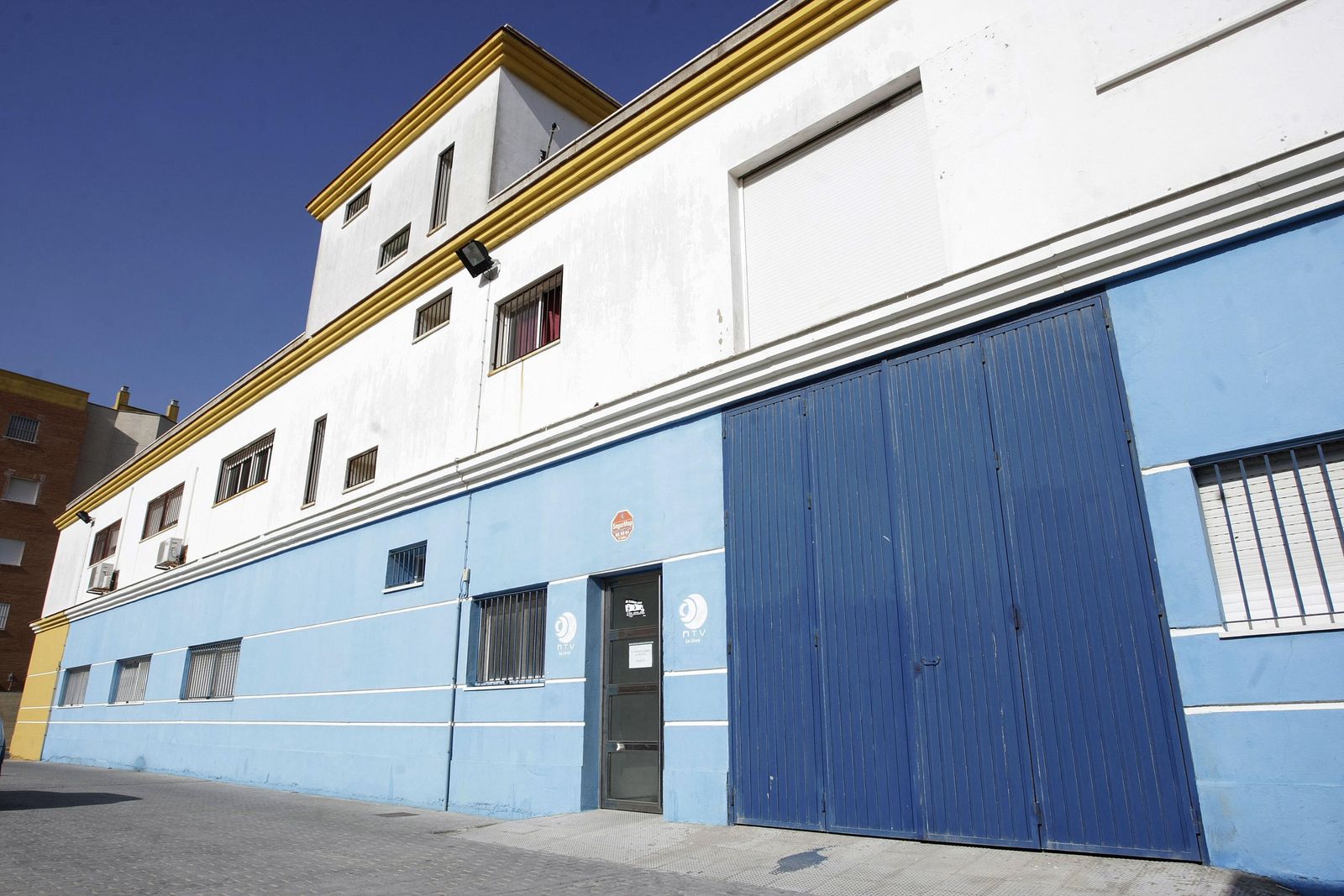 El edificio en el que se encontraban las instalaciones de la Radiotelevisión Municipal de La Línea