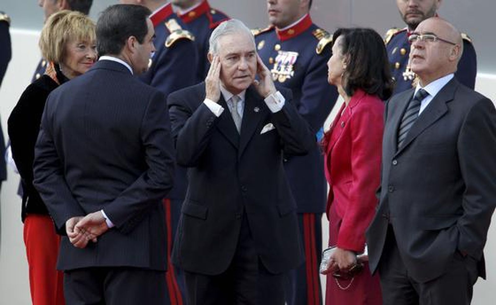Desfile militar con motivo del día de la Fiesta Nacional. / EFE