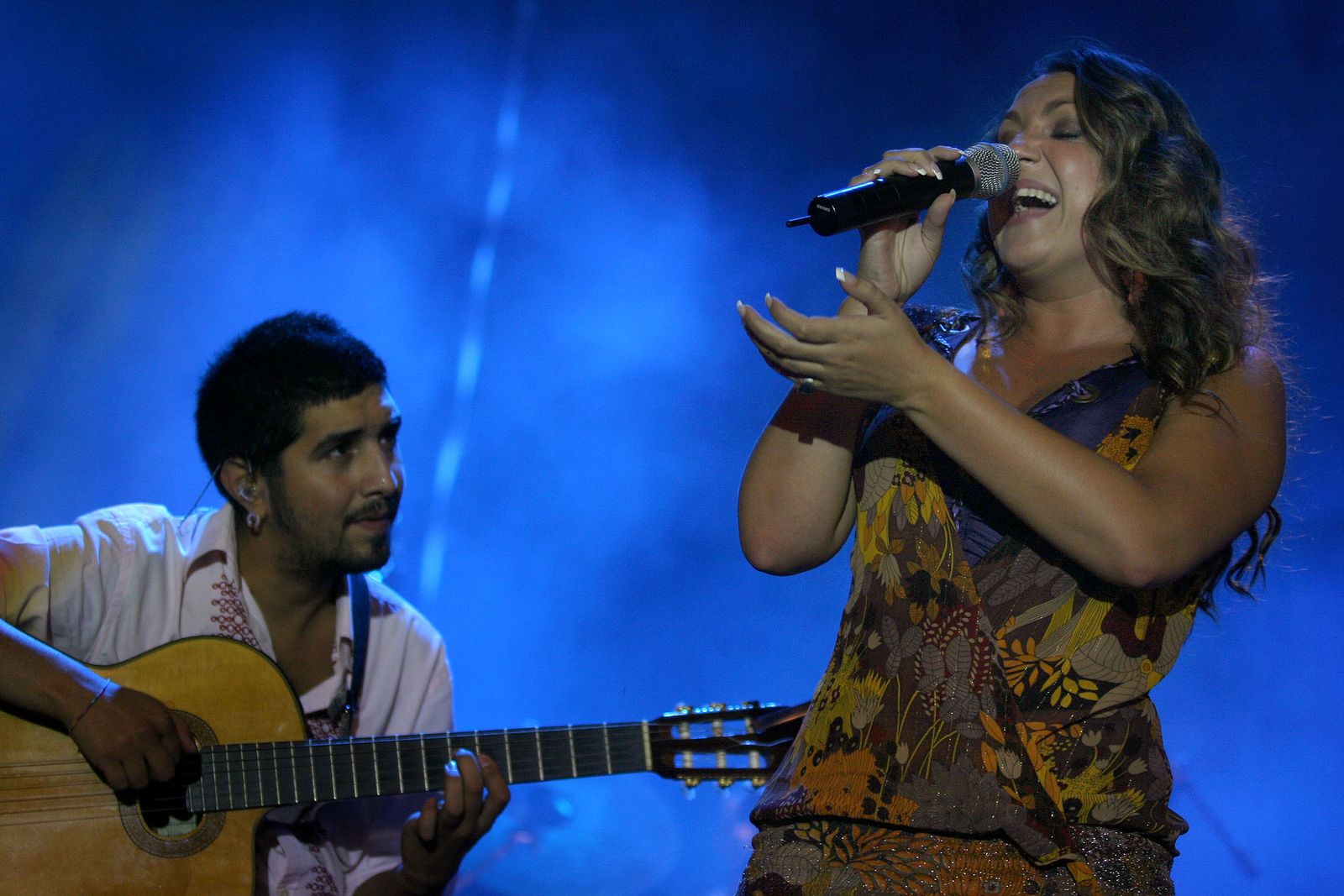 Niña Pastori y Chaboli, productor del disco.