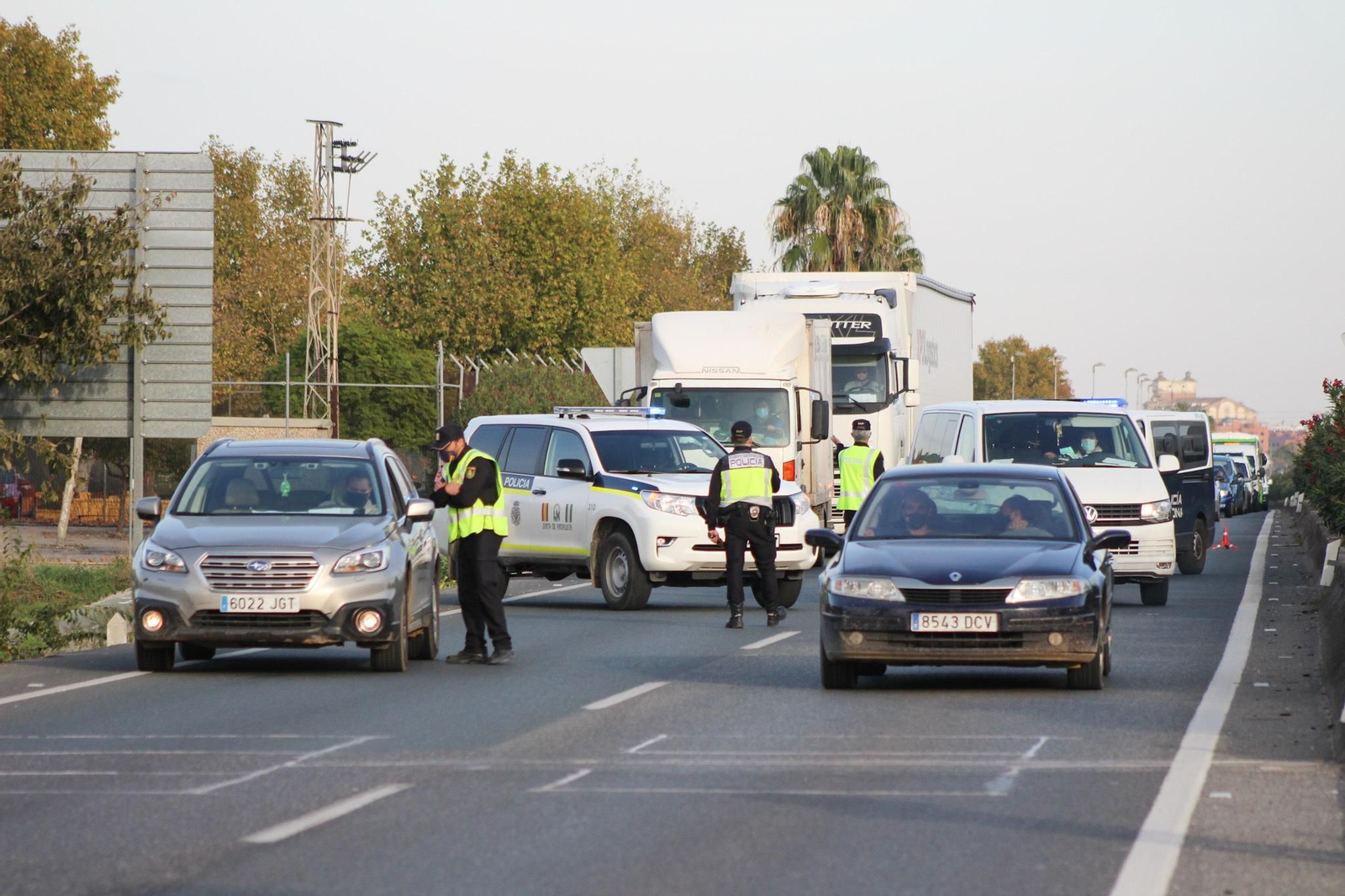 El control de la Policía a la salida de Córdoba, en fotografías