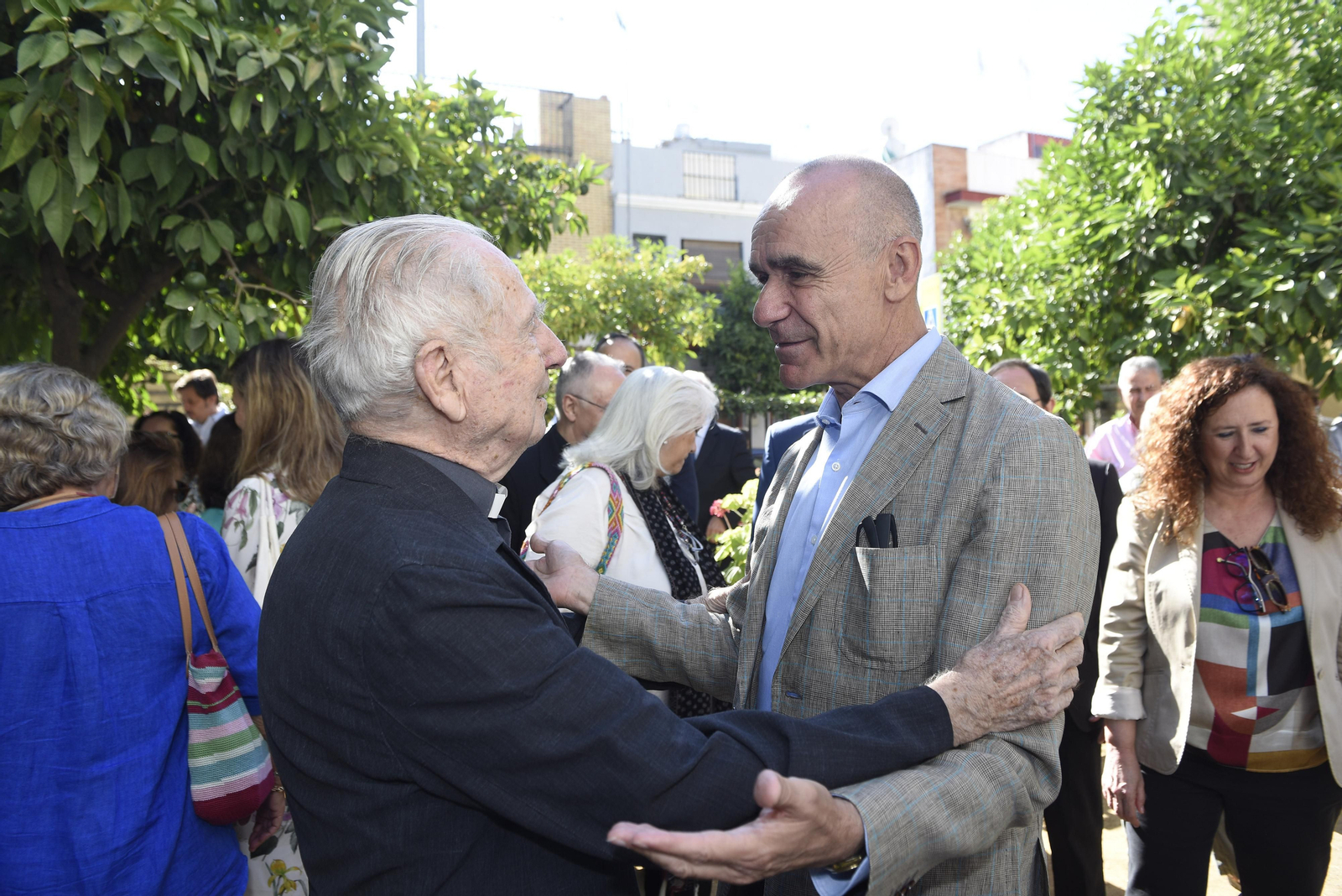 Las imágenes de la inauguración de los jardines del párroco D. Pedro Ybarra