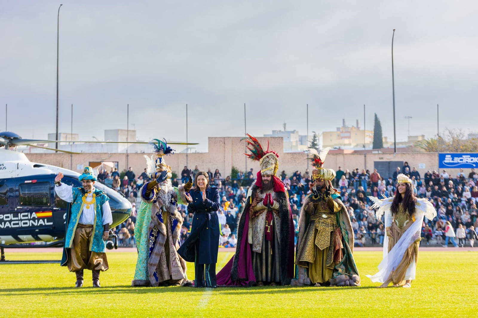 Así ha sido la llegada en helicóptero de los Reyes Magos a San Fernando Así ha sido la llegada en helicóptero de los Reyes Magos a San Fernando