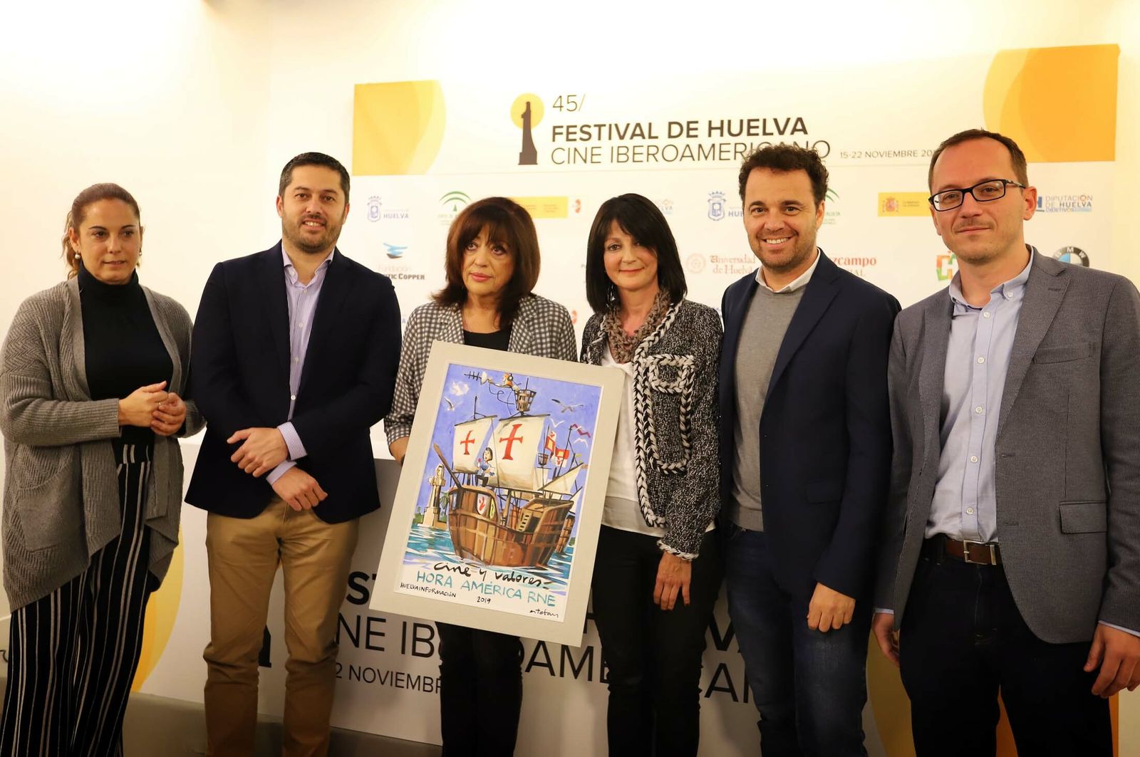Imágenes de la entrega del premio "Cine y valores" de Huelva Información a "Hora América" de RNE en el Festival de Huelva Cine Iberoamericano