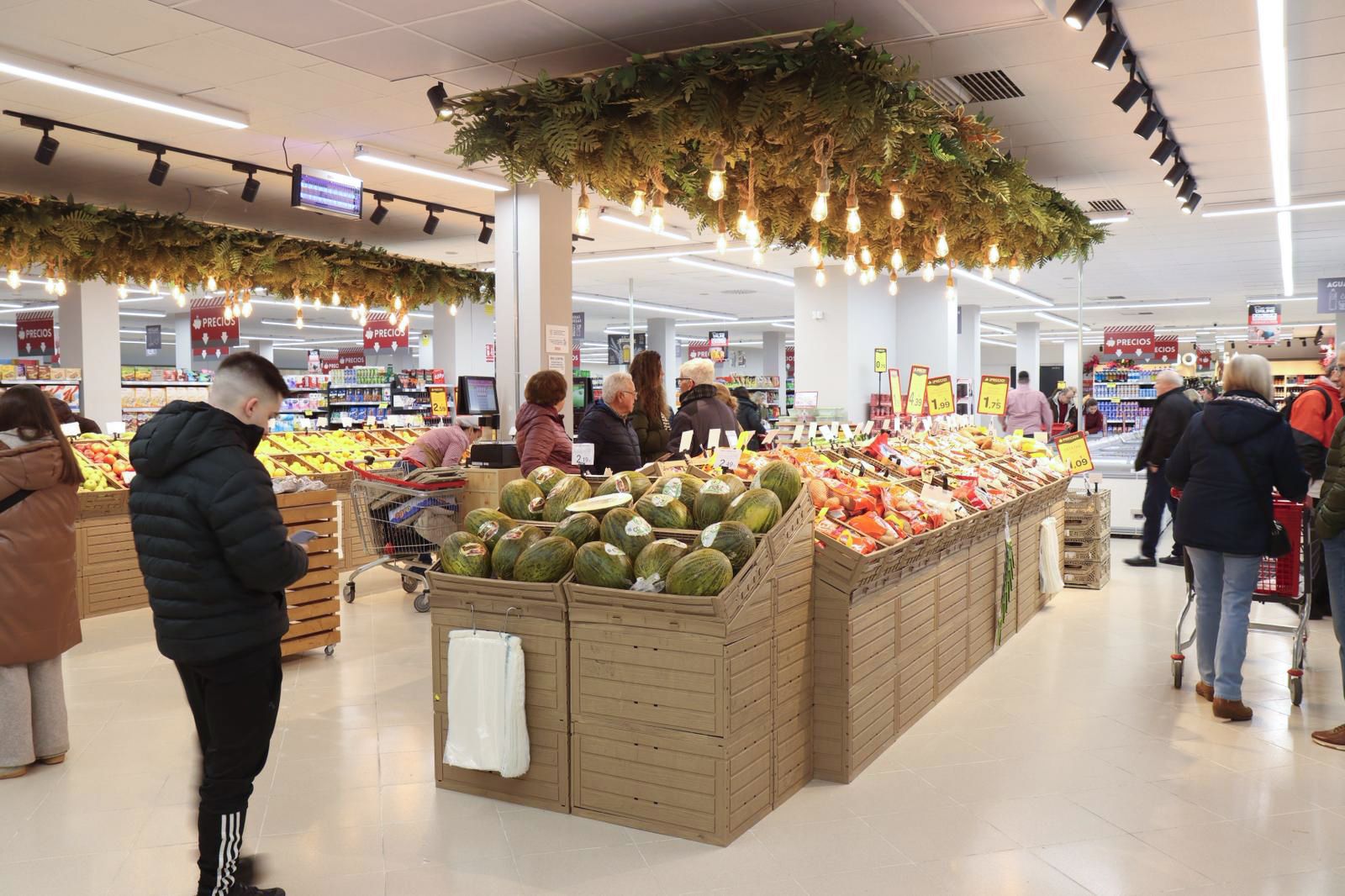 Interior del Supermercados El Jamón en Linares.