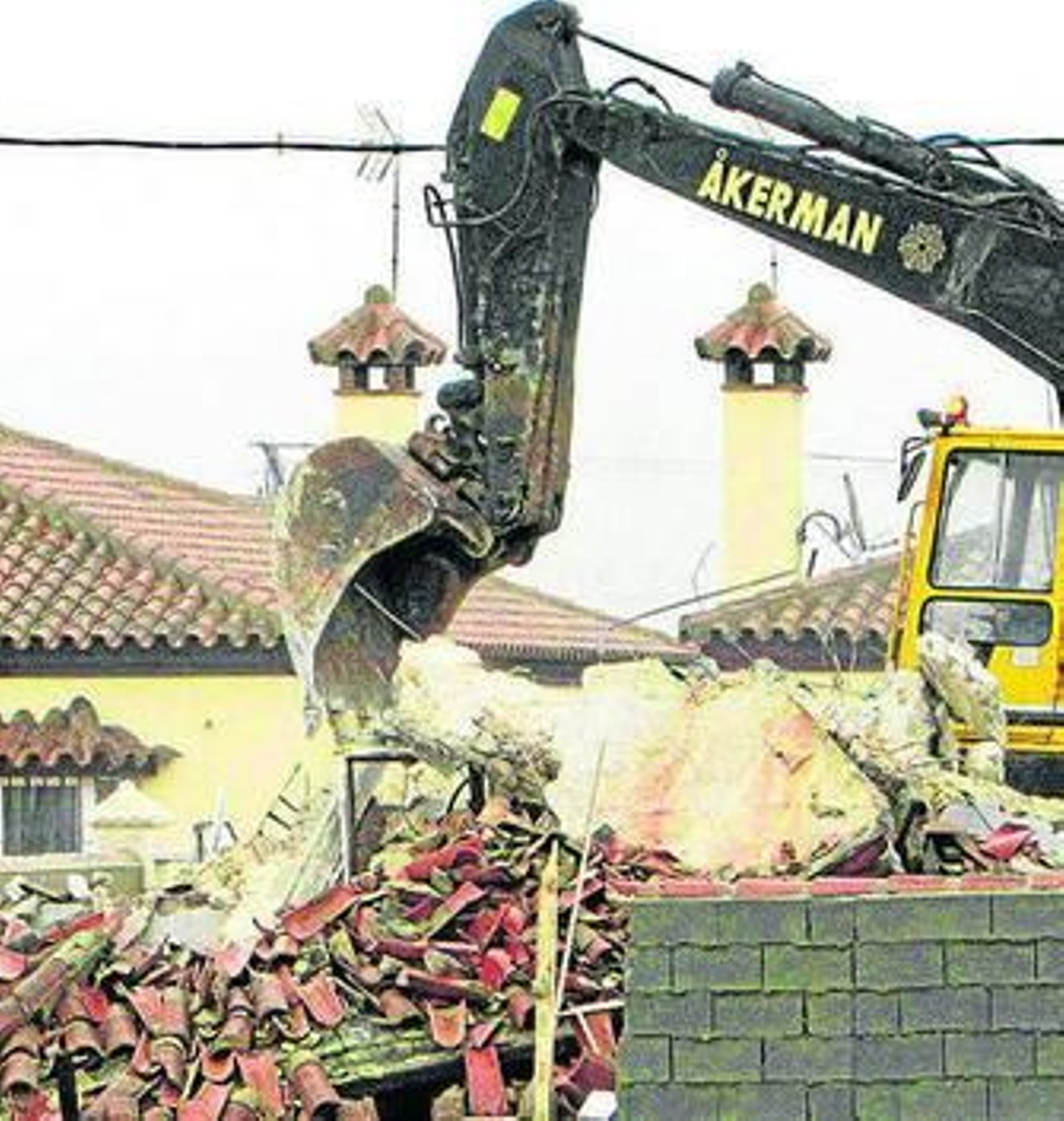 Derribo de una vivienda ilegal en Chiclana, el pasado diciembre.