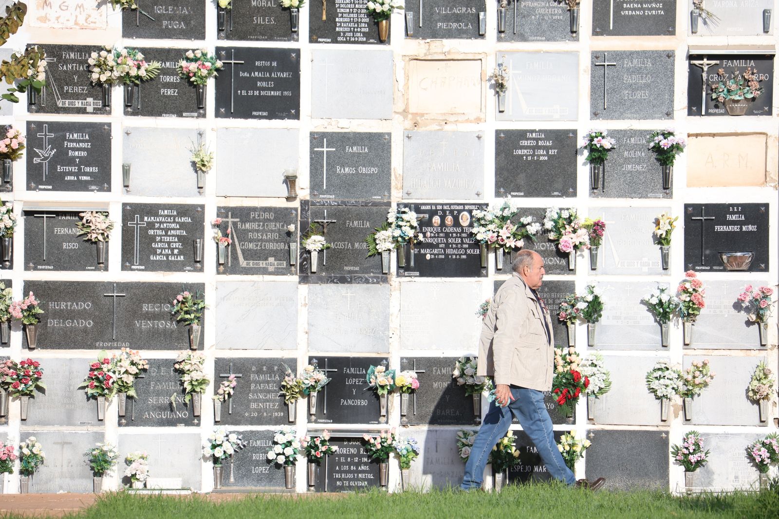 Las imágenes del día de Todos los Santos en el cementerio de San Rafael de Córdoba