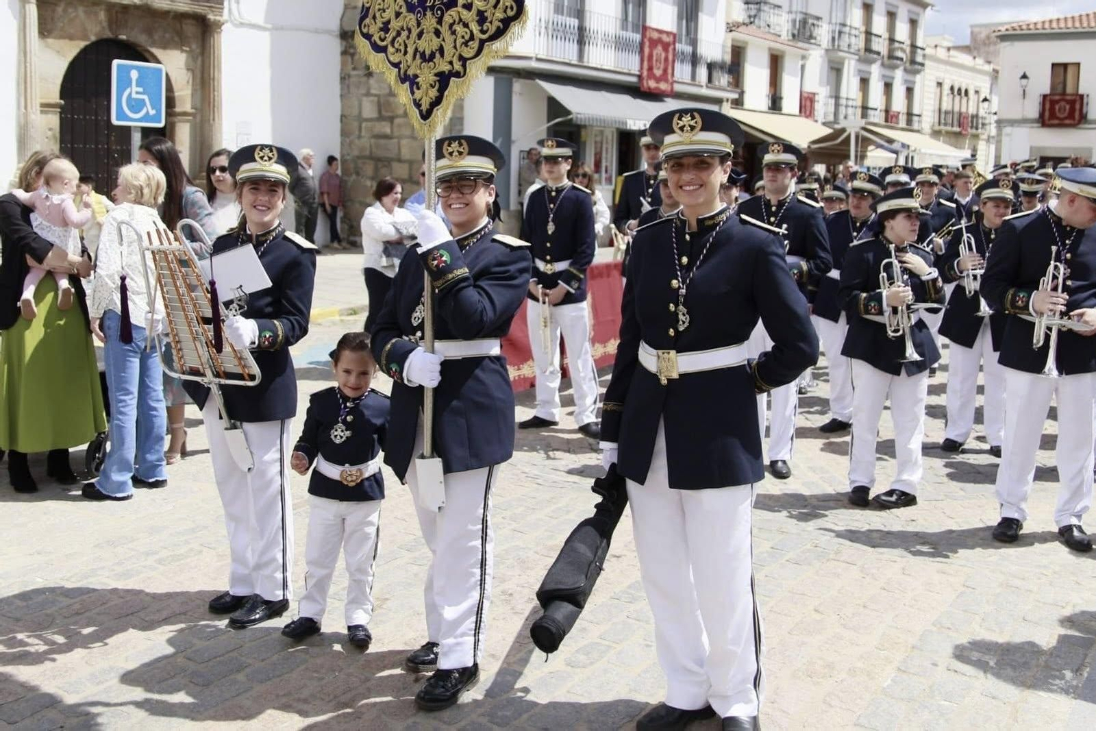 La Borriquita recorre las calles de Hinojosa del Duque.