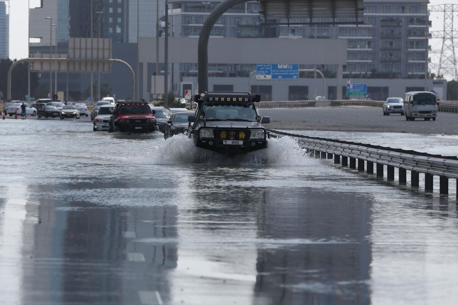 Las terribles y devastadoras lluvias en Emiratos Árabes Unidos