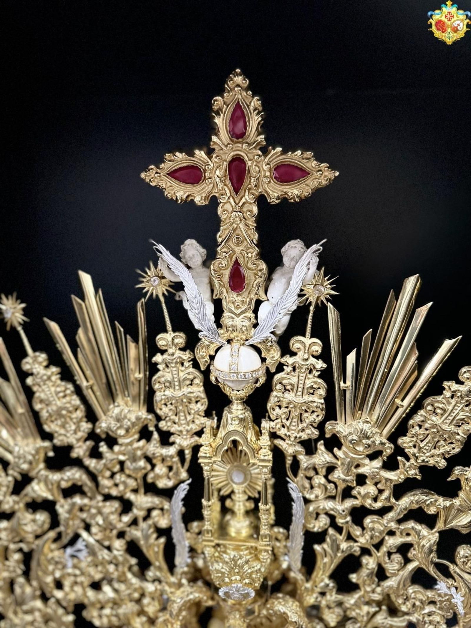 Así es la nueva corona de la Virgen del Amparo de Borriquita