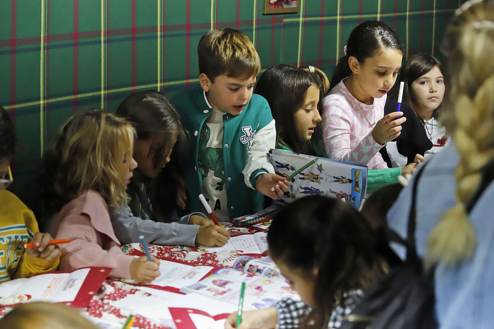 Imágenes del mercado navideño de la Plaza de Las Monjas