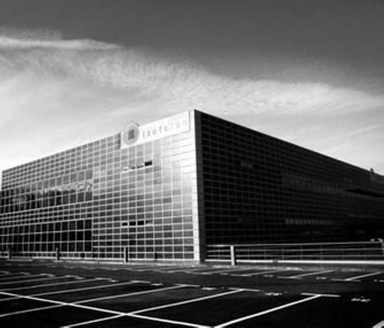 Exterior de la fábrica de Isofotón en el PTA de Málaga.