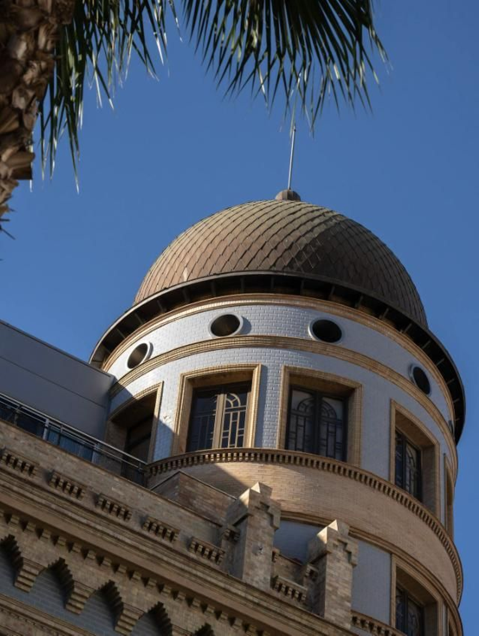 ¿Te gustaría alojarte en la cúpula del antiguo Hotel París de Huelva?