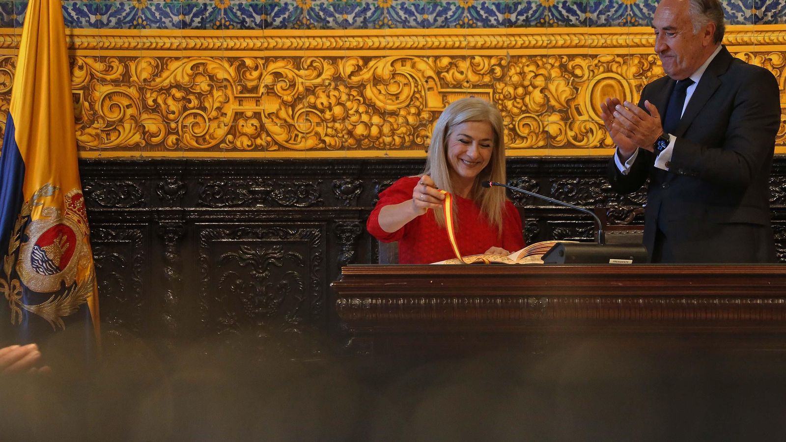 Patricia del Pozo firma en el libro de honor del Ayuntamiento de Algeciras Patricia del Pozo firma en el libro de honor del Ayuntamiento de Algeciras