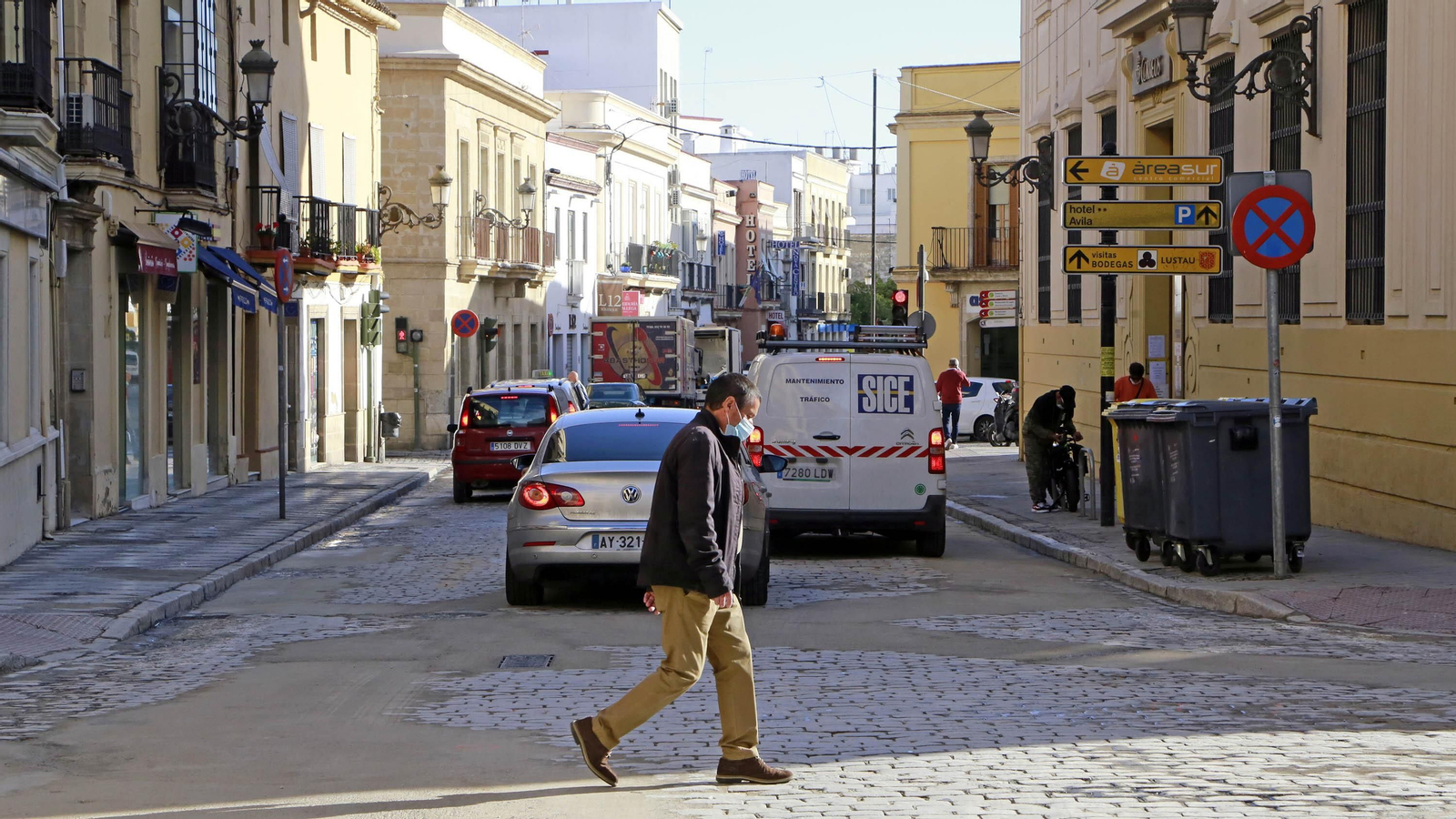 La plaza Esteve recupera la normalidad y a los autobuses