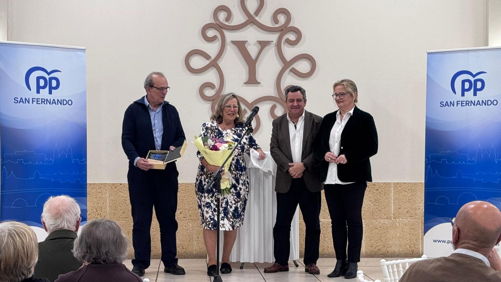Los hijos de Tere de Benito agradecen el homenaje que le brindó el PP en San Fernando