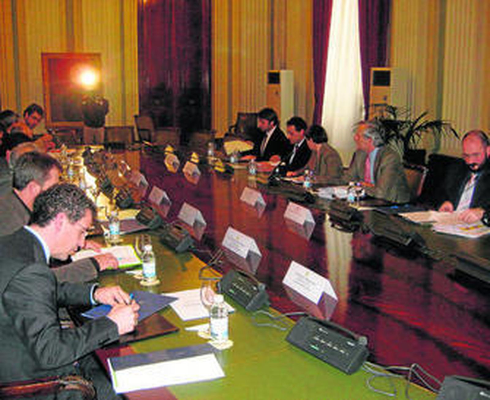 Imagen de la firma del acuerdo, en la sede del Ministerio.