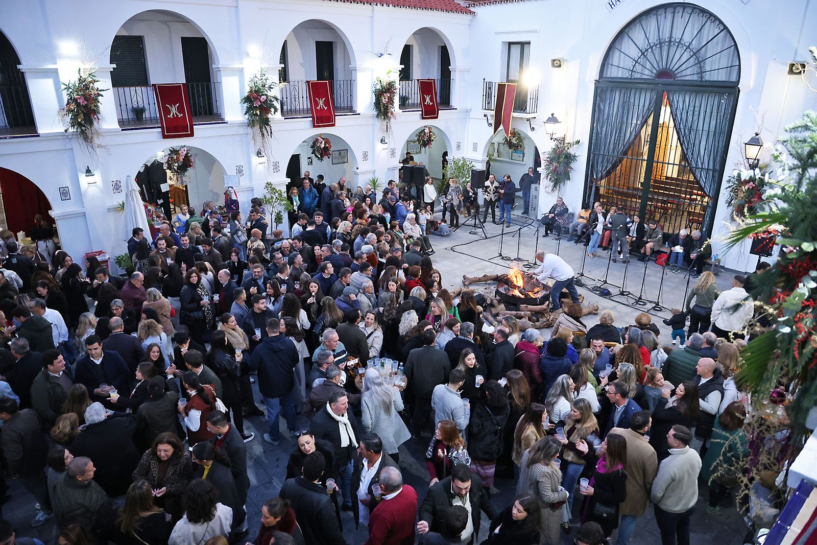 Imágenes de la Zambombaen la Hermandad del Rocío de Huelva