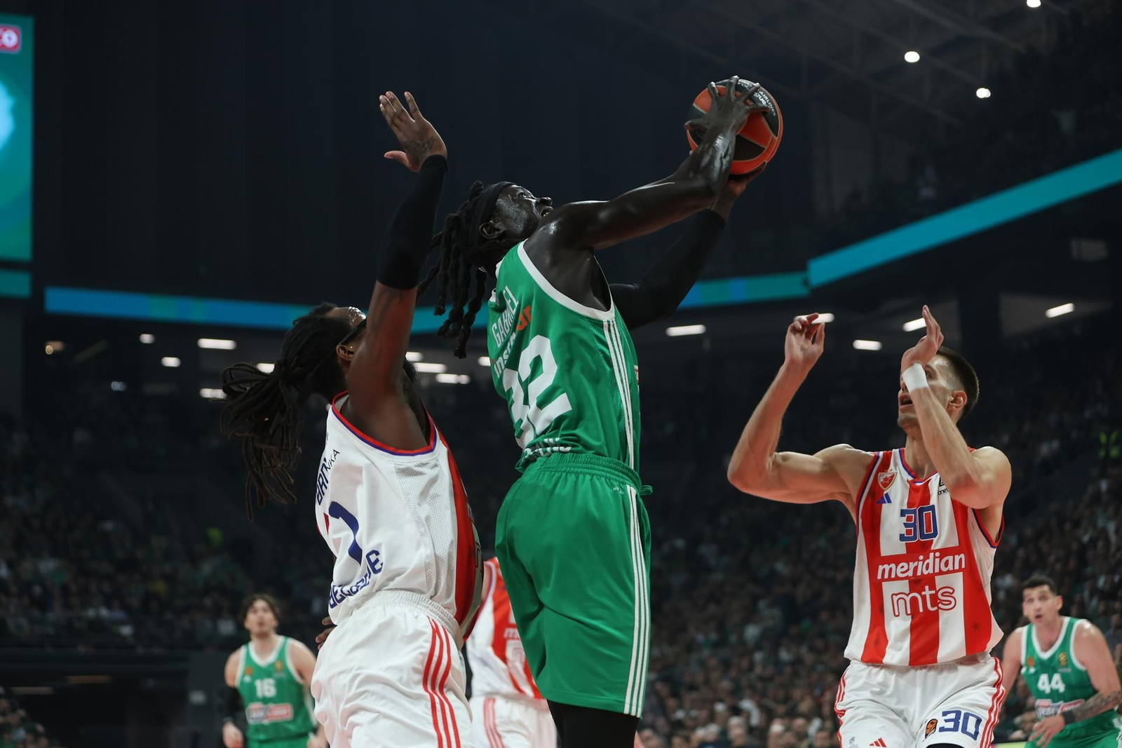 El recital de Nemanja Nedovic ante Panathinaikos en el OAKA