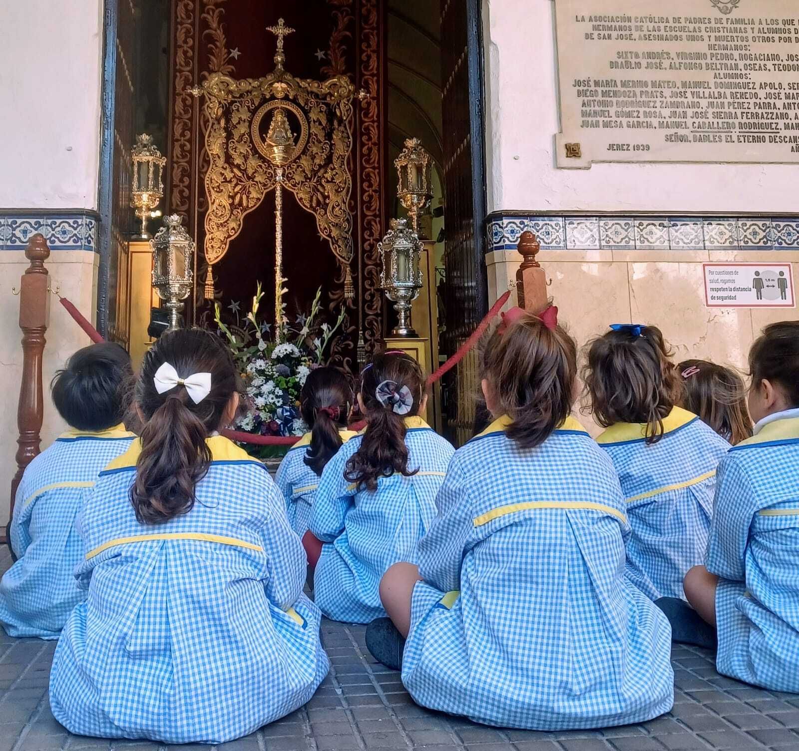 Los alumnos de La Salle-San José también le cantan este año al Simpecado