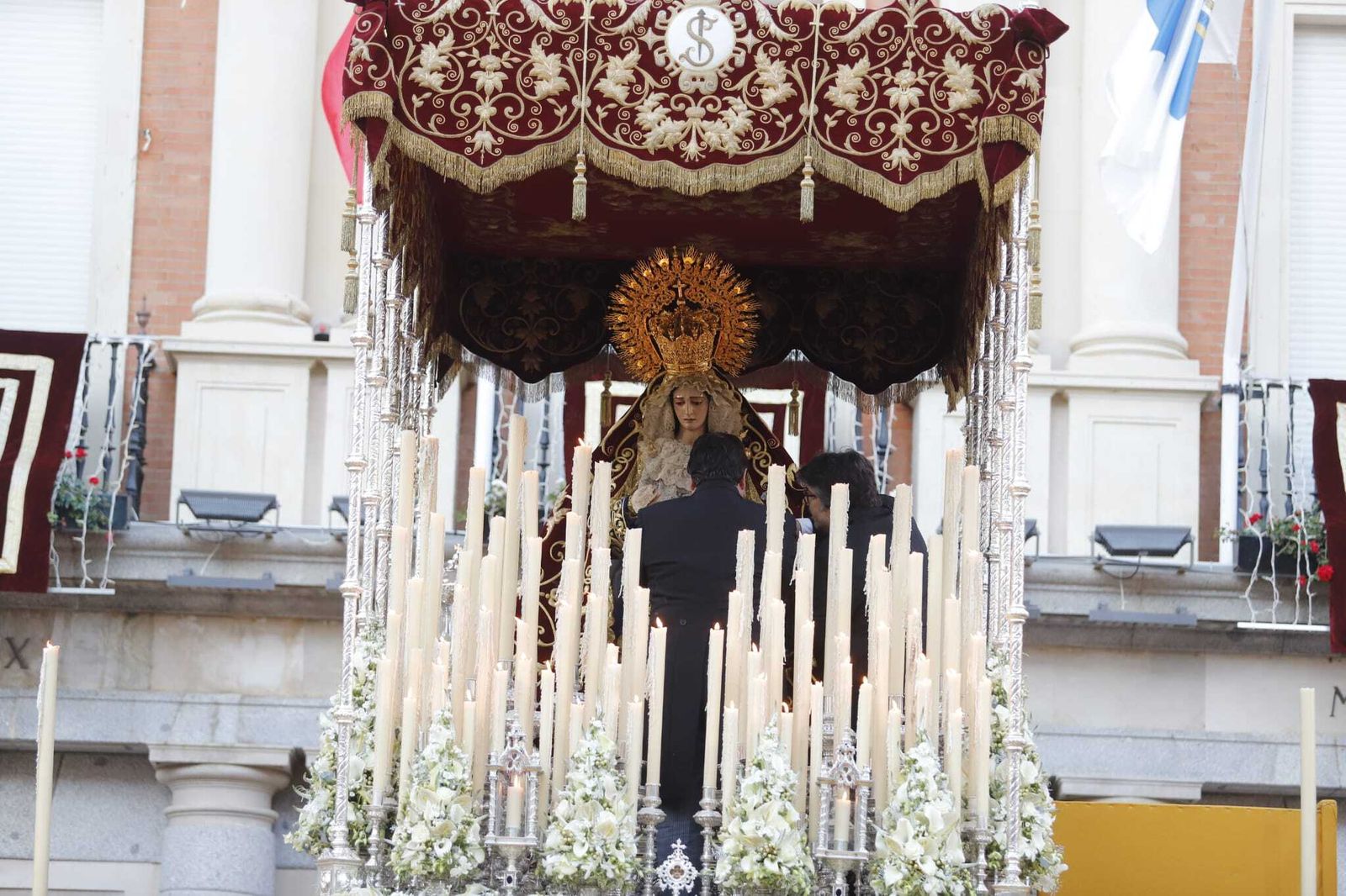 Imposición de la Medalla de Oro de Huelva a la Virgen de los Dolores