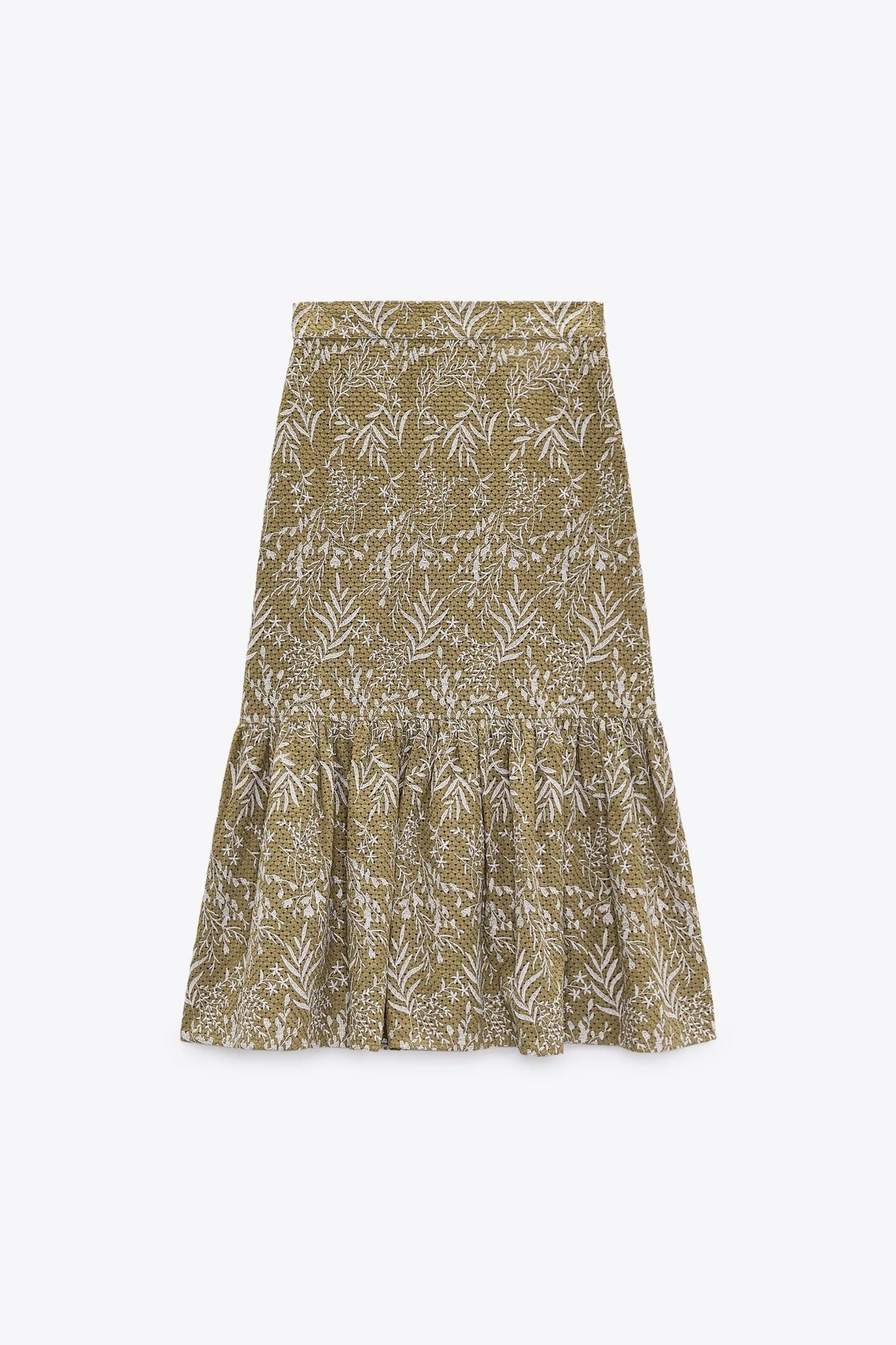 falda midi con volantes de Zara.