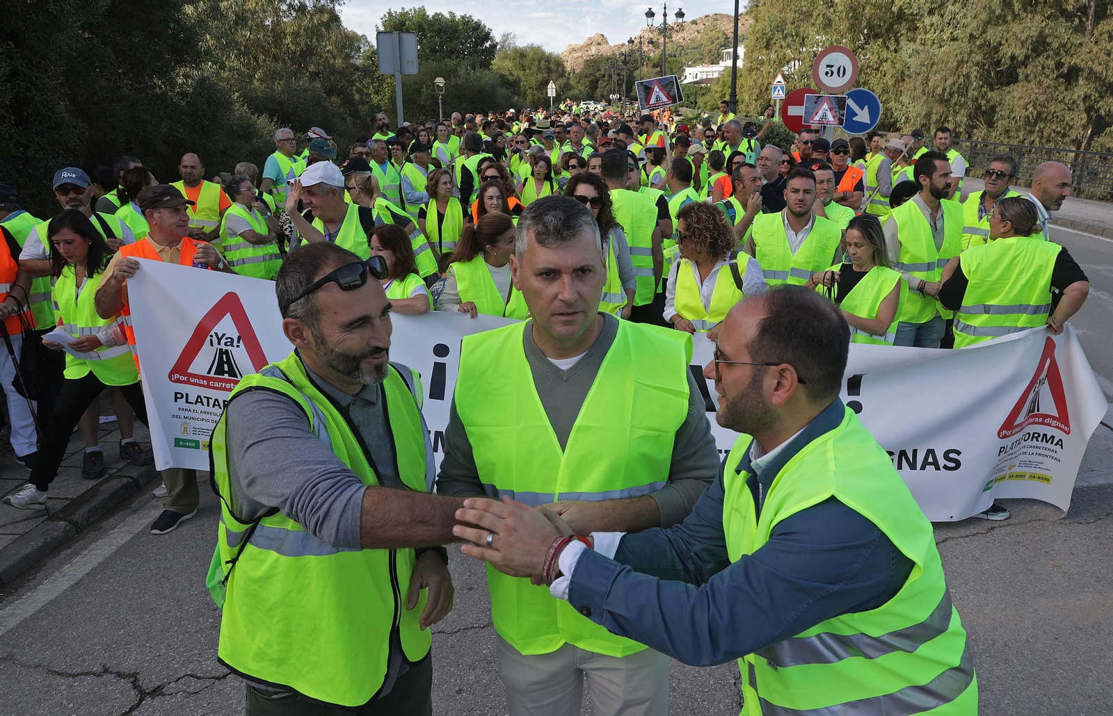 Fotos de la manifestación por el arreglo integral de la carretera A-405 de Jimena