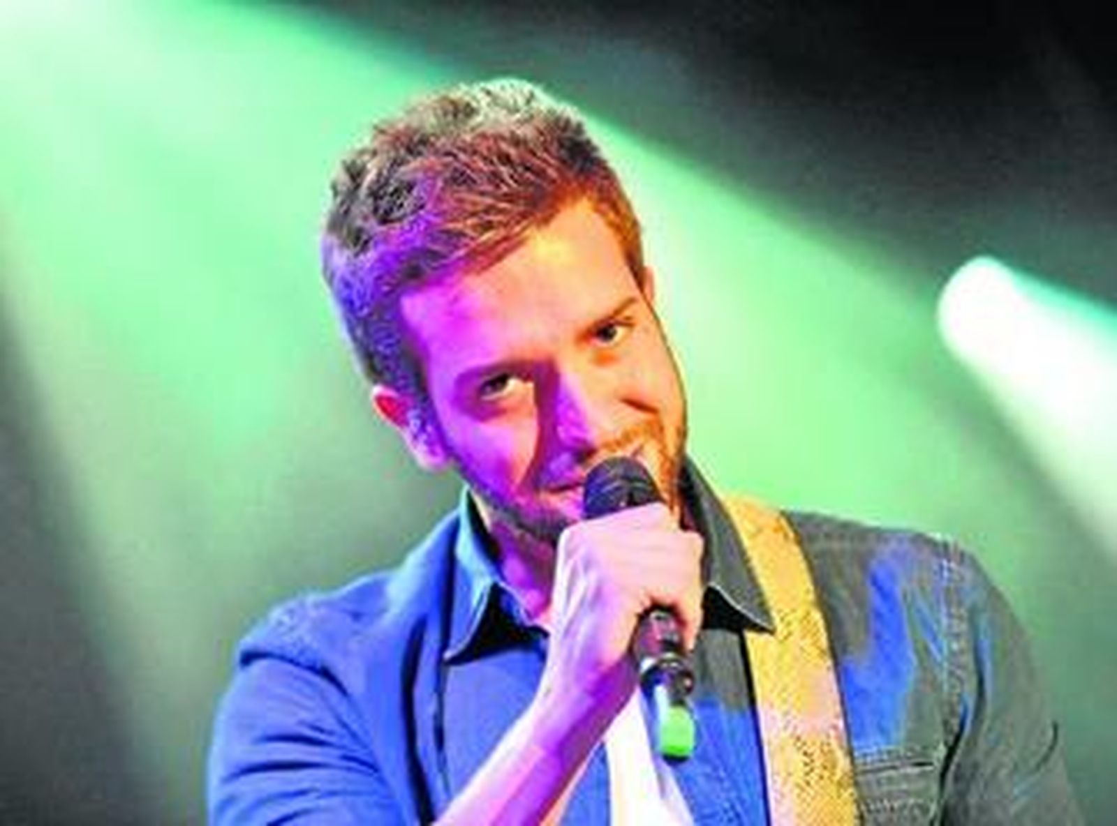 Pablo Alborán, en un momento del concierto, cuyas entradas se habían agotado hace ya un mes.