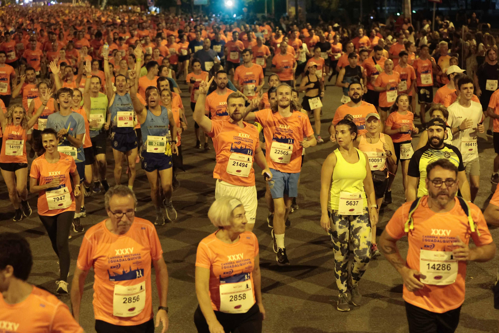 Búscate en las fotos de la Carrera Nocturna (II)