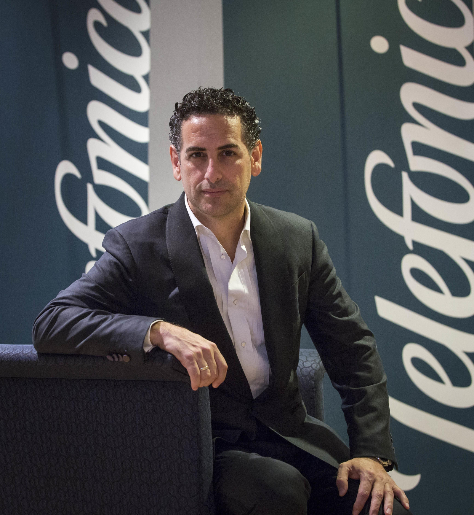 Juan Diego Flórez, esta tarde en el Maestranza, apenas un par de horas antes del recital que ha ofrecido en el teatro.