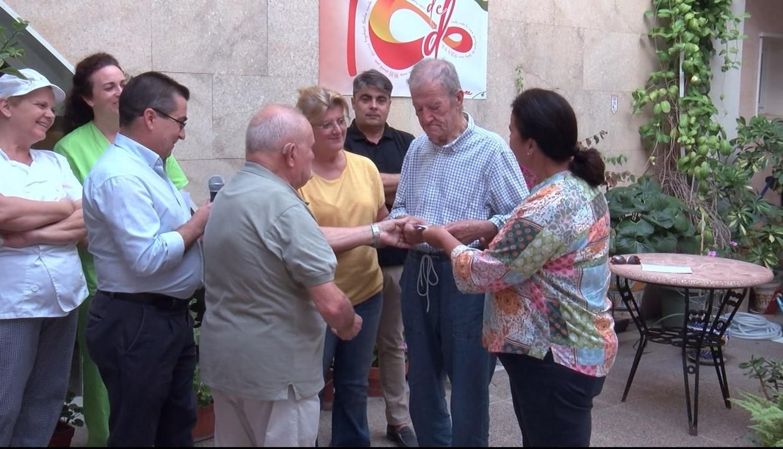 Entrega de la recaudación solidaria a la Residencia Vedruna