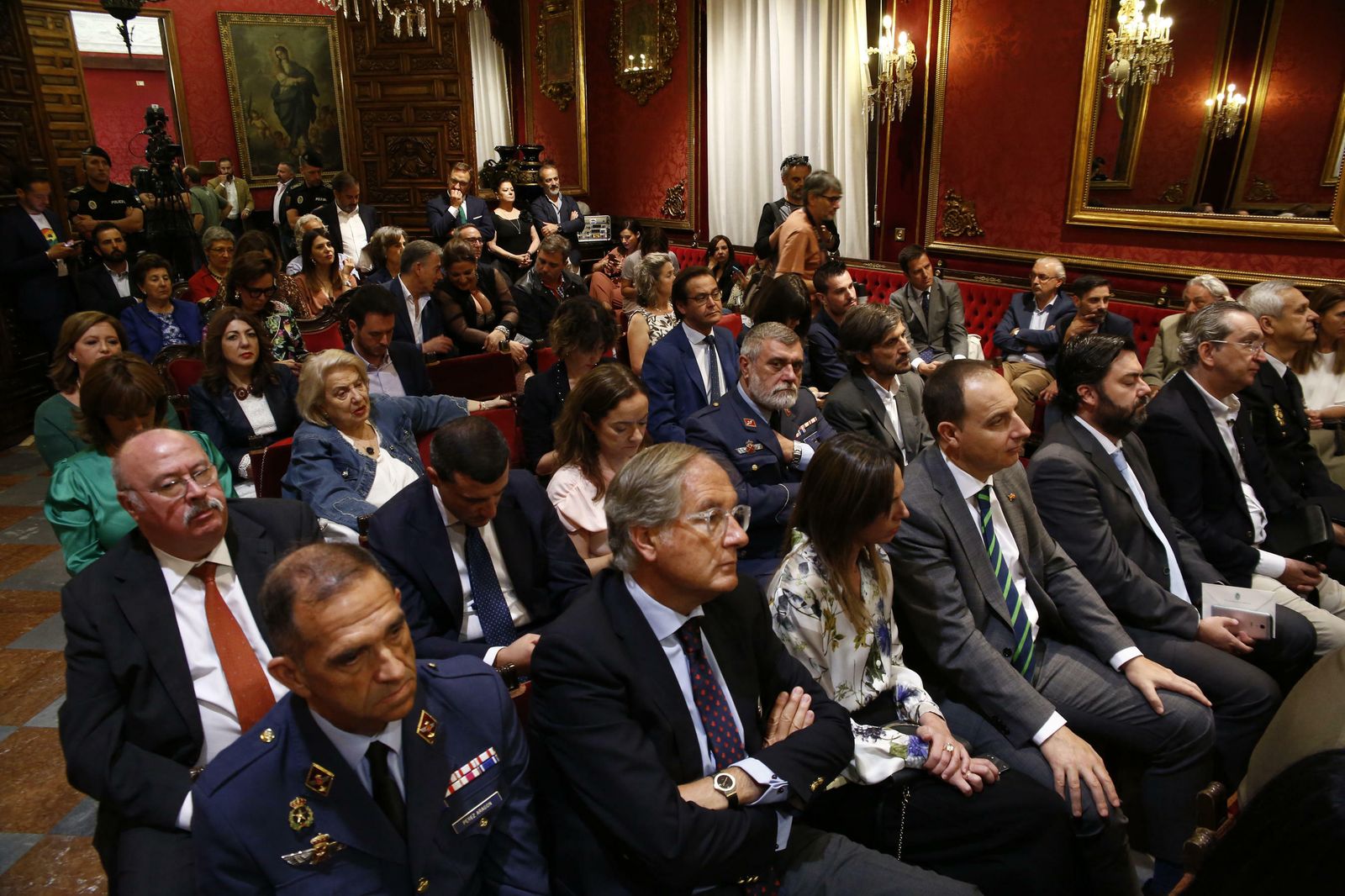Las imágenes de la jornada de constitución del Ayuntamiento de Granada