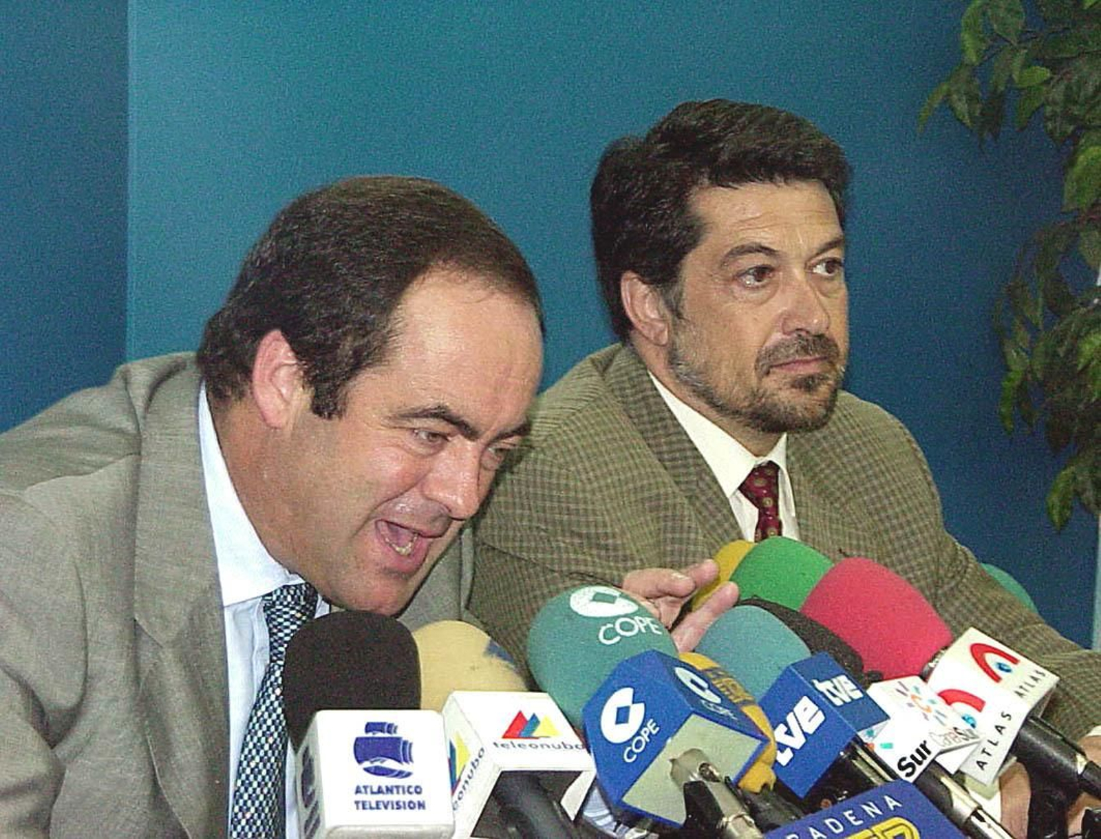 Javier Barrero, toda una vida ligado a la política onubense en imágenes