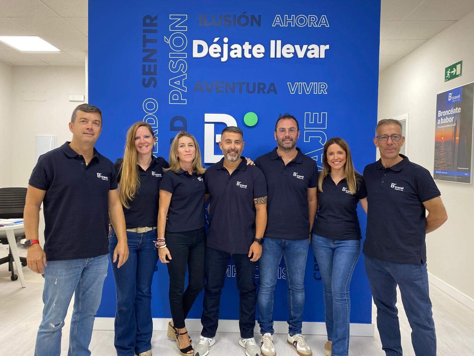 Personal de la nueva oficina de B travel, situada en la calle Hermano Eugenio, 1 (Pozoalbero).