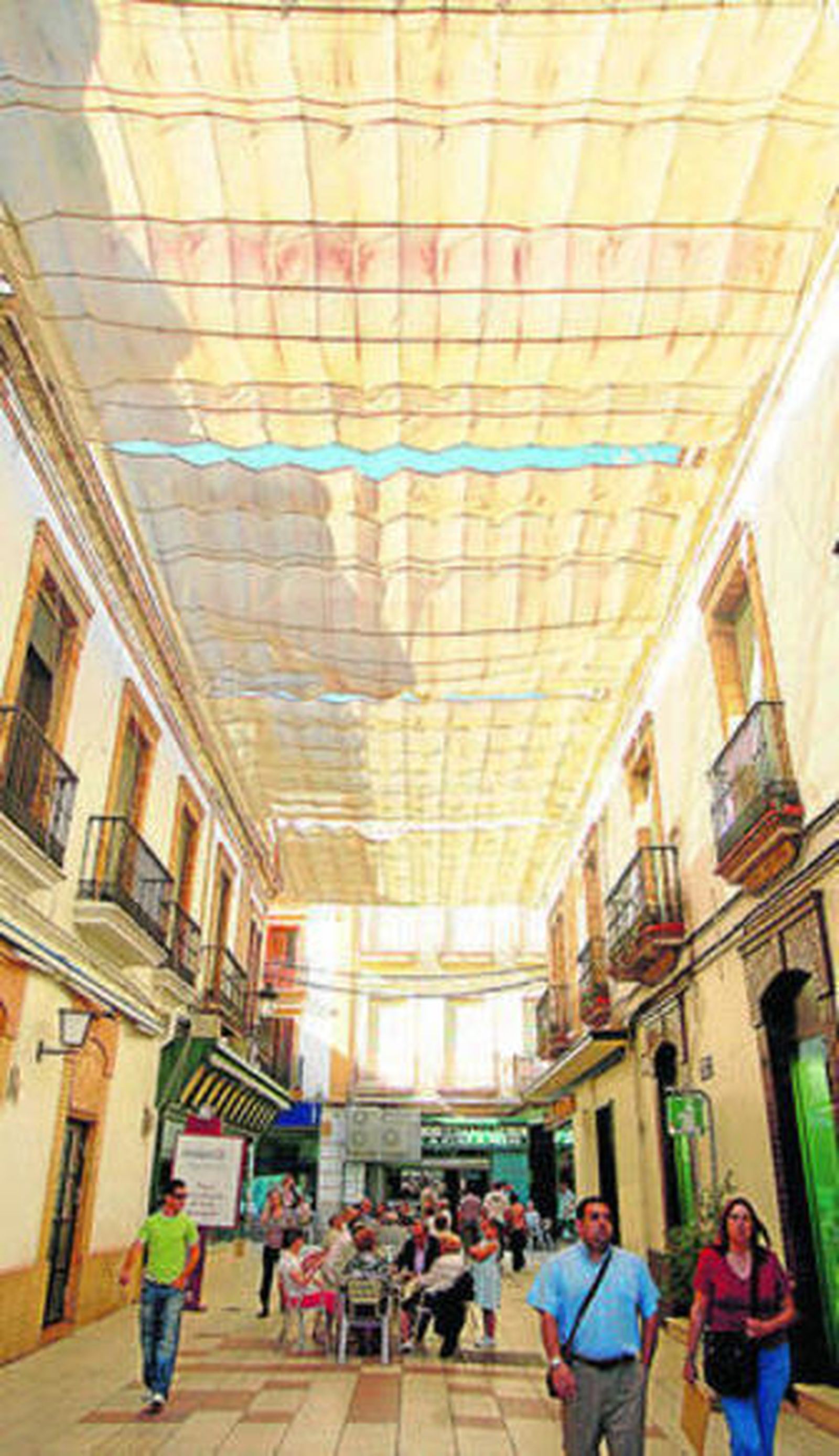 La calle Rábida, entoldada en una foto de archivo.