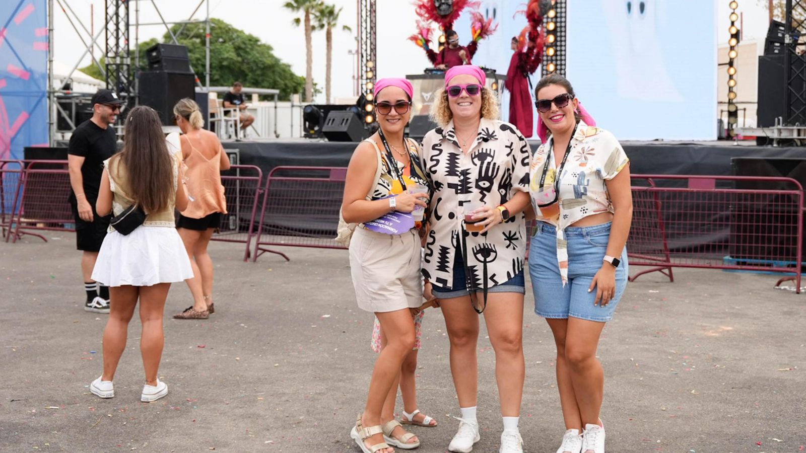 Asistentes a los primeros conciertos de la noche en Cooltural Fest.