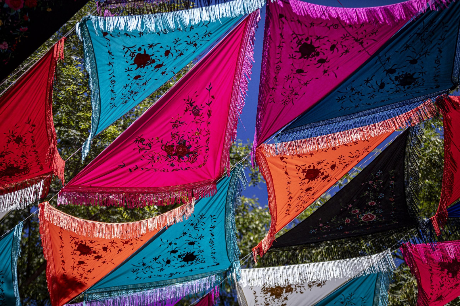 Búscate en las imágenes del Día de la Mujer de la Feria del Carmen y de la Sal de San Fernando